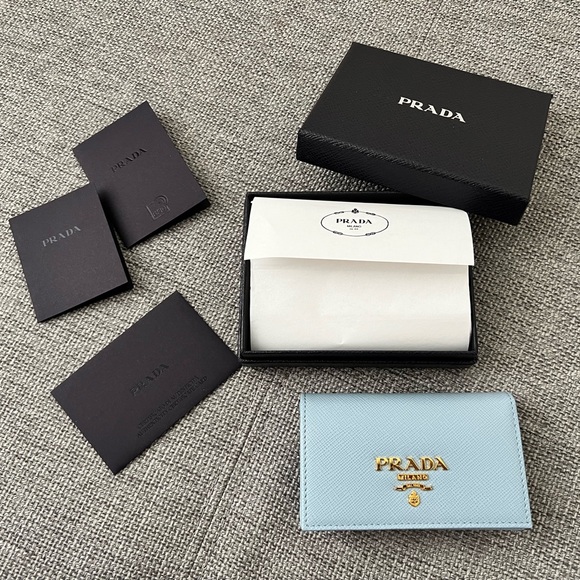 5️⃣0️⃣0️⃣ Prada Saffiano Leather Card Holder Light Blue - Picture 8 of 8